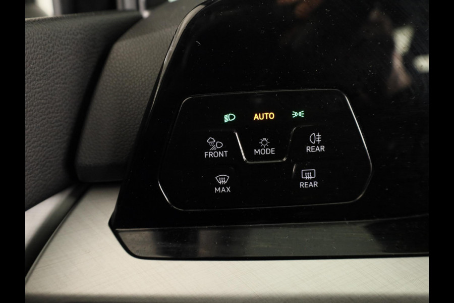 Volkswagen Golf 1.5 TSI Life Business 130 pk | Navigatie | Parkeersensoren (Park assist) | Adaptieve cruise control | Elektr. bestuurdersstoel | Autom. airco |