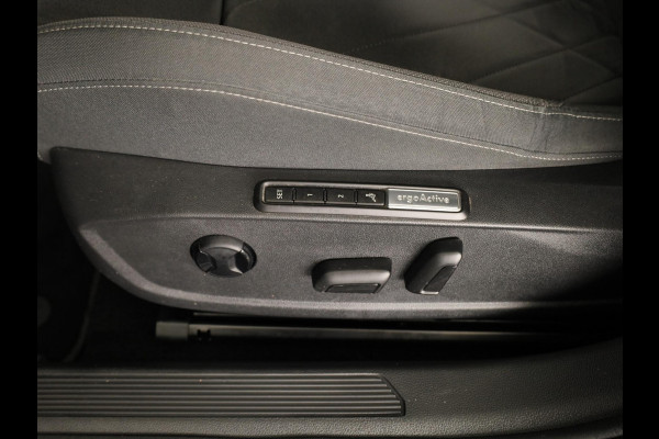 Volkswagen Golf 1.5 TSI Life Business 130 pk | Navigatie | Parkeersensoren (Park assist) | Adaptieve cruise control | Elektr. bestuurdersstoel | Autom. airco |