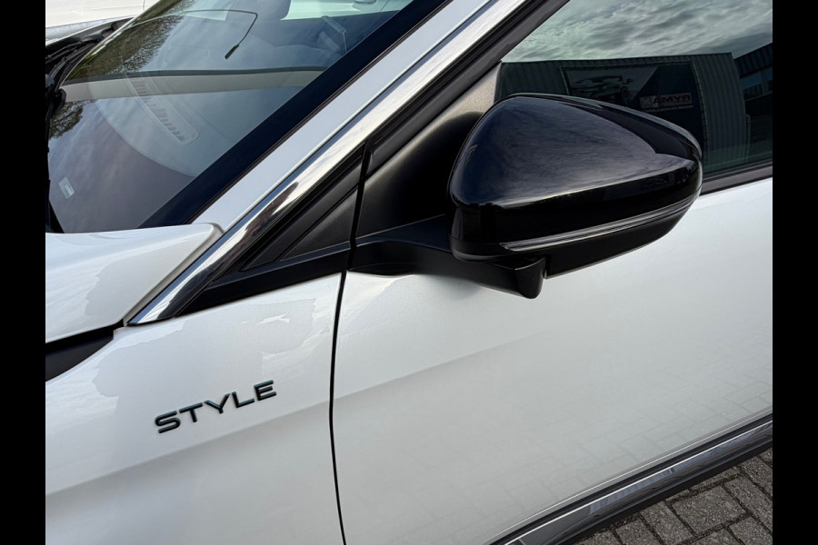 Peugeot 3008 1.2 PureTech Allure Pack Business 130 Pk | Navigatie | Cruise | Camera | Clima | 17".