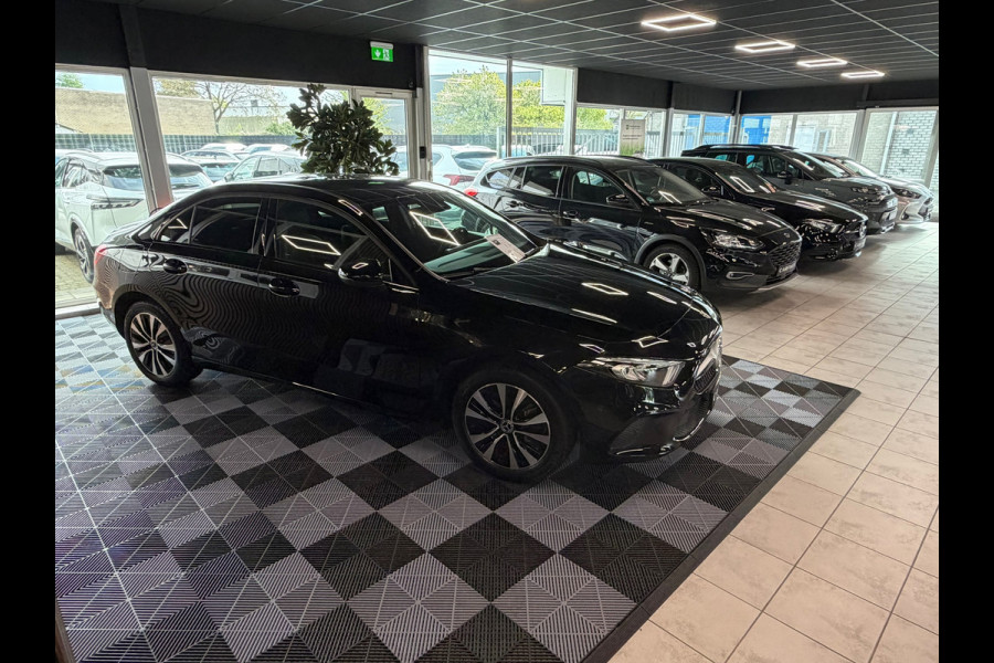 Peugeot 3008 1.2 PureTech Allure Pack Business 130 Pk | Navigatie | Cruise | Camera | Clima | 17".