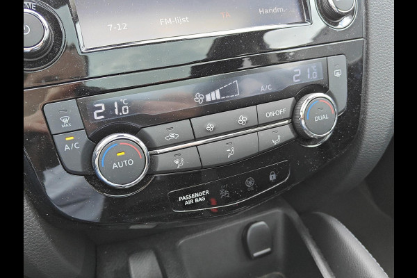 Nissan QASHQAI 1.2 N-Connecta | Navigatiesysteem | Trekhaak! | Panoramadak