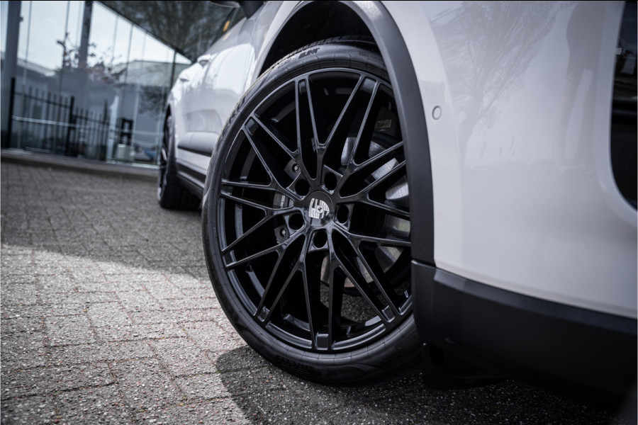 Porsche Macan 100 kWh ** Panodak ** 22inch ** BOSE ** Rijbereik 588km (WLTP) NL-auto ** NAP!!