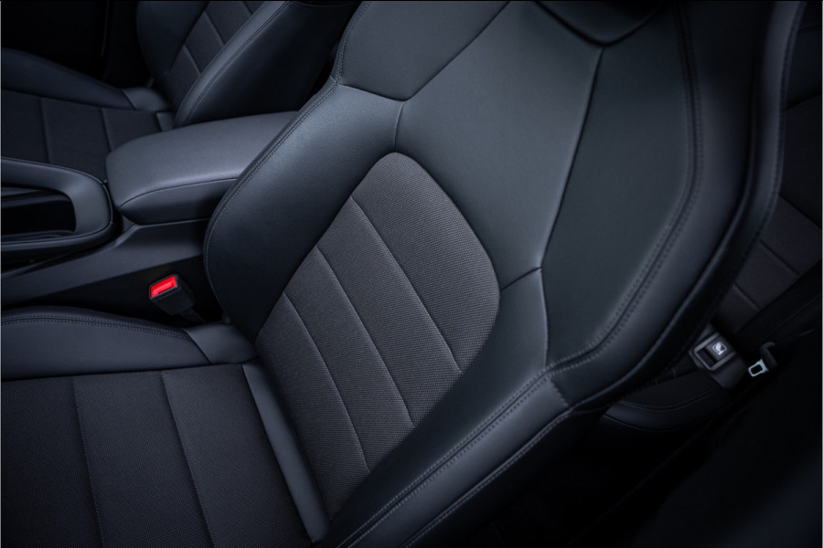 Porsche Macan 100 kWh ** Panodak ** 22inch ** BOSE ** Rijbereik 588km (WLTP) NL-auto ** NAP!!