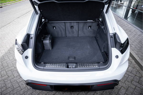 Porsche Macan 100 kWh ** Panodak ** 22inch ** BOSE ** Rijbereik 588km (WLTP) NL-auto ** NAP!!