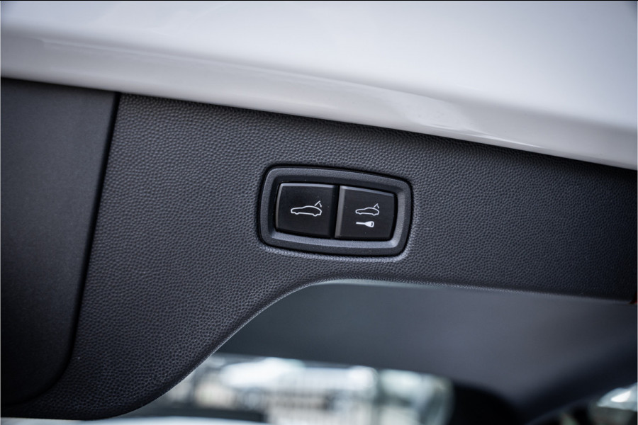 Porsche Macan 100 kWh ** Panodak ** 22inch ** BOSE ** Rijbereik 588km (WLTP) NL-auto ** NAP!!