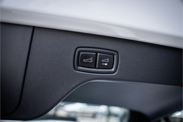 Porsche Macan 100 kWh ** Panodak ** 22inch ** BOSE ** Rijbereik 588km (WLTP) NL-auto ** NAP!!