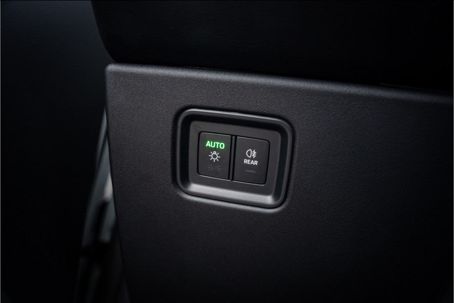 Porsche Macan 100 kWh ** Panodak ** 22inch ** BOSE ** Rijbereik 588km (WLTP) NL-auto ** NAP!!