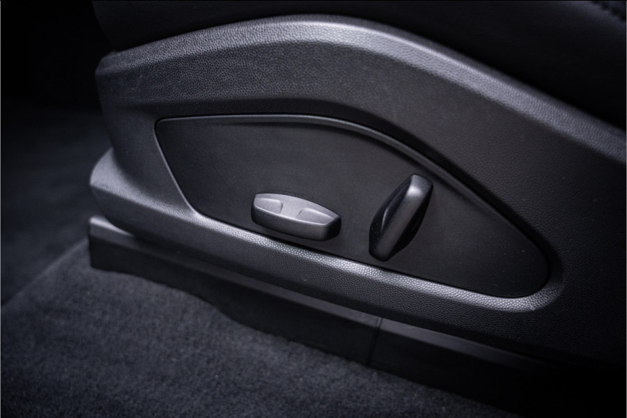 Porsche Macan 100 kWh ** Panodak ** 22inch ** BOSE ** Rijbereik 588km (WLTP) NL-auto ** NAP!!