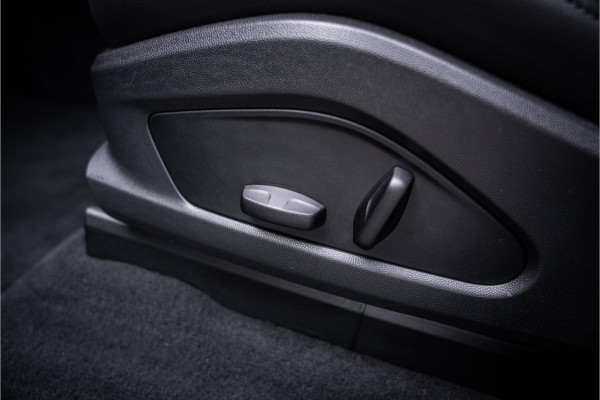 Porsche Macan 100 kWh ** Panodak ** 22inch ** BOSE ** Rijbereik 588km (WLTP) NL-auto ** NAP!!