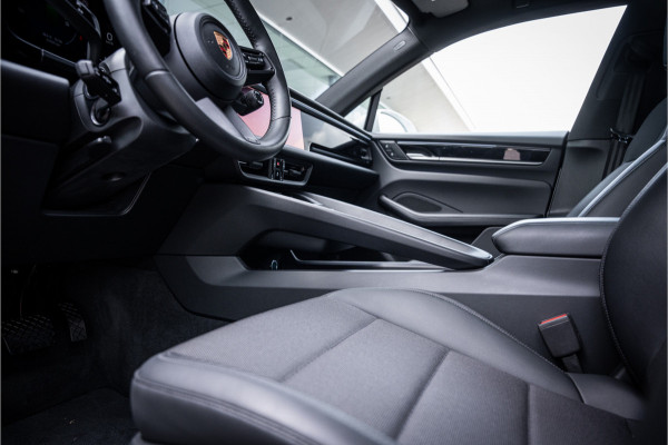 Porsche Macan 100 kWh ** Panodak ** 22inch ** BOSE ** Rijbereik 588km (WLTP) NL-auto ** NAP!!