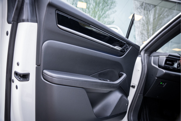 Porsche Macan 100 kWh ** Panodak ** 22inch ** BOSE ** Rijbereik 588km (WLTP) NL-auto ** NAP!!