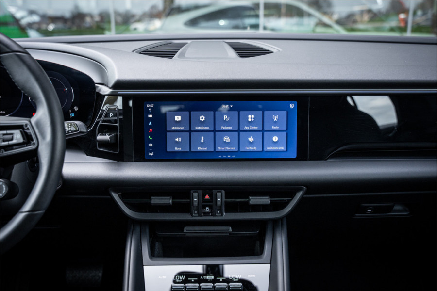 Porsche Macan 100 kWh ** Panodak ** 22inch ** BOSE ** Rijbereik 588km (WLTP) NL-auto ** NAP!!