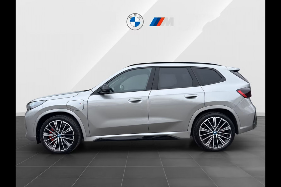 BMW X1 xDrive30e M-SPORT PRO ** LED, M-SPORTST, PANORAMA, TREKH, 20-inch LMV, HuD, ACC ** 1e EIG - ZEER EXCL ** ** INFORMEER OOK NAAR ONZE AANTREKKELIJKE FINANCIAL-LEASE TARIEVEN **