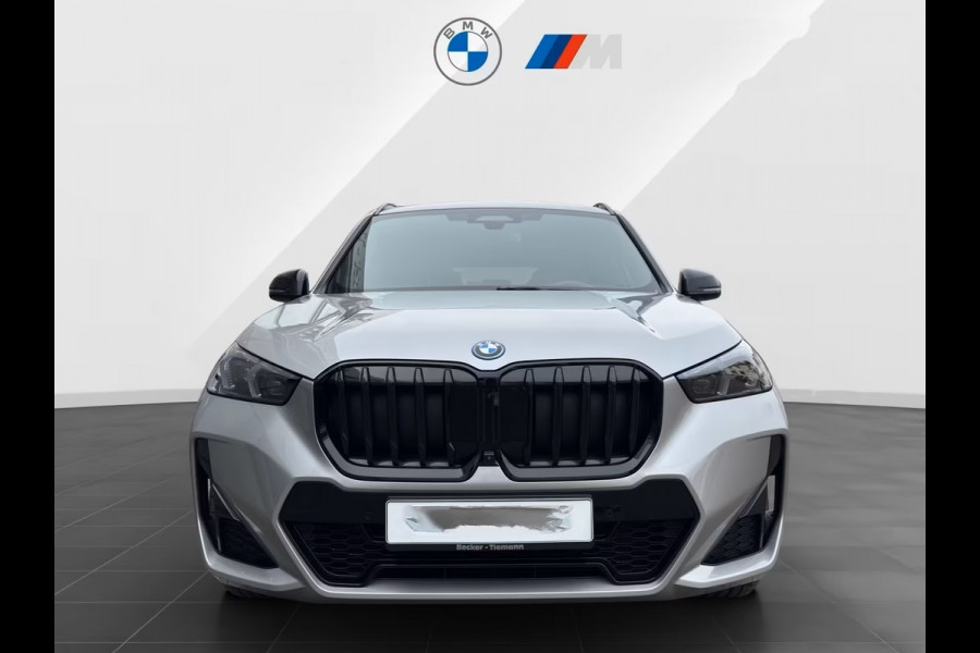 BMW X1 xDrive30e M-SPORT PRO ** LED, M-SPORTST, PANORAMA, TREKH, 20-inch LMV, HuD, ACC ** 1e EIG - ZEER EXCL ** ** INFORMEER OOK NAAR ONZE AANTREKKELIJKE FINANCIAL-LEASE TARIEVEN **