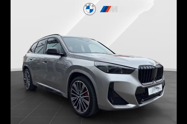 BMW X1 xDrive30e M-SPORT PRO ** LED, M-SPORTST, PANORAMA, TREKH, 20-inch LMV, HuD, ACC ** 1e EIG - ZEER EXCL ** ** INFORMEER OOK NAAR ONZE AANTREKKELIJKE FINANCIAL-LEASE TARIEVEN **