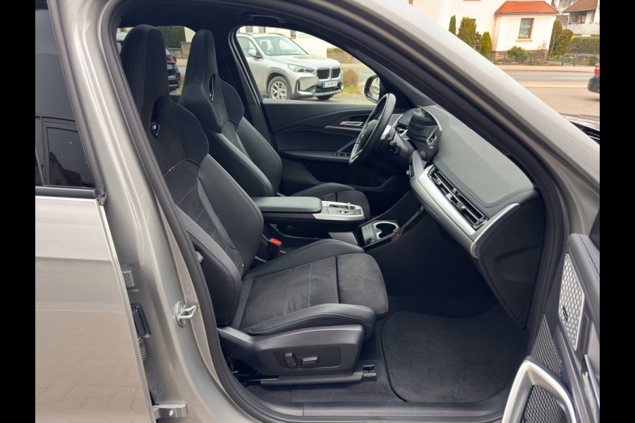 BMW X1 xDrive30e M-SPORT PRO ** LED, M-SPORTST, PANORAMA, TREKH, 20-inch LMV, HuD, ACC ** 1e EIG - ZEER EXCL ** ** INFORMEER OOK NAAR ONZE AANTREKKELIJKE FINANCIAL-LEASE TARIEVEN **