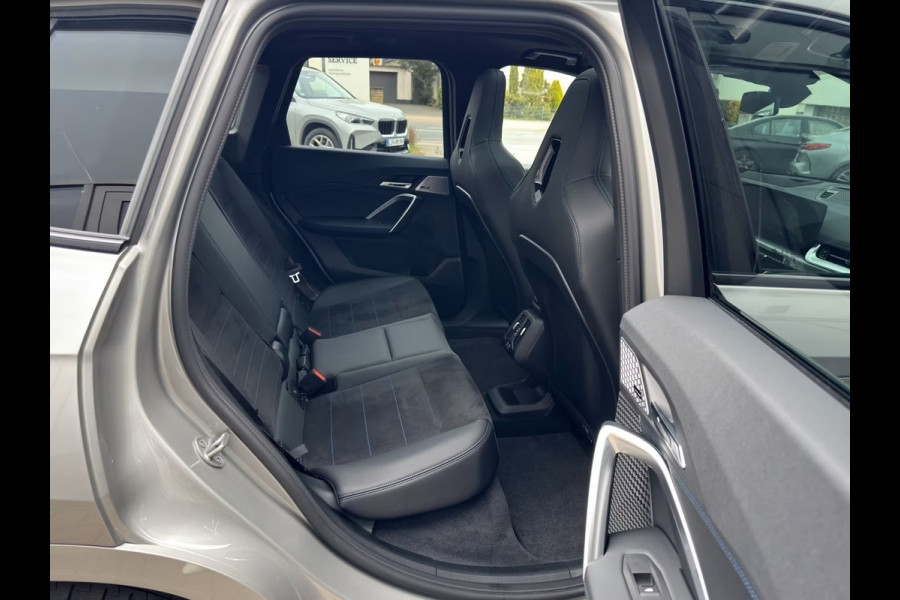 BMW X1 xDrive30e M-SPORT PRO ** LED, M-SPORTST, PANORAMA, TREKH, 20-inch LMV, HuD, ACC ** 1e EIG - ZEER EXCL ** ** INFORMEER OOK NAAR ONZE AANTREKKELIJKE FINANCIAL-LEASE TARIEVEN **