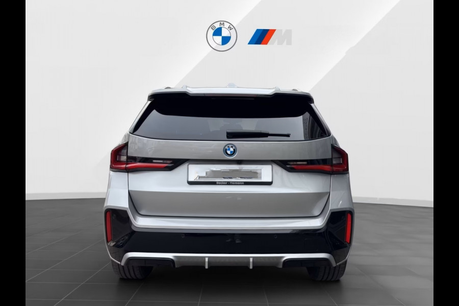 BMW X1 xDrive30e M-SPORT PRO ** LED, M-SPORTST, PANORAMA, TREKH, 20-inch LMV, HuD, ACC ** 1e EIG - ZEER EXCL ** ** INFORMEER OOK NAAR ONZE AANTREKKELIJKE FINANCIAL-LEASE TARIEVEN **