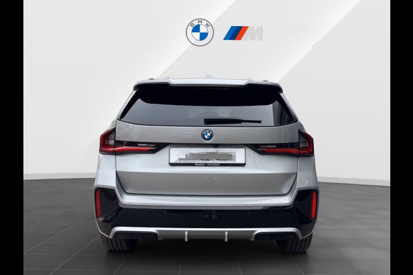 BMW X1 xDrive30e M-SPORT PRO ** LED, M-SPORTST, PANORAMA, TREKH, 20-inch LMV, HuD, ACC ** 1e EIG - ZEER EXCL ** ** INFORMEER OOK NAAR ONZE AANTREKKELIJKE FINANCIAL-LEASE TARIEVEN **