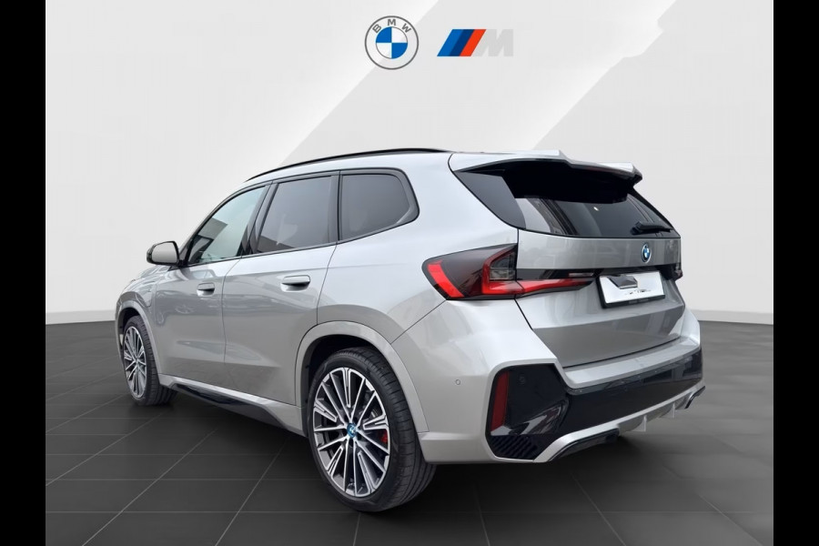 BMW X1 xDrive30e M-SPORT PRO ** LED, M-SPORTST, PANORAMA, TREKH, 20-inch LMV, HuD, ACC ** 1e EIG - ZEER EXCL ** ** INFORMEER OOK NAAR ONZE AANTREKKELIJKE FINANCIAL-LEASE TARIEVEN **