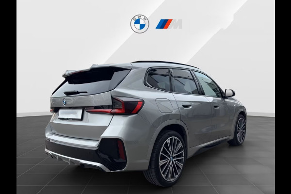 BMW X1 xDrive30e M-SPORT PRO ** LED, M-SPORTST, PANORAMA, TREKH, 20-inch LMV, HuD, ACC ** 1e EIG - ZEER EXCL ** ** INFORMEER OOK NAAR ONZE AANTREKKELIJKE FINANCIAL-LEASE TARIEVEN **