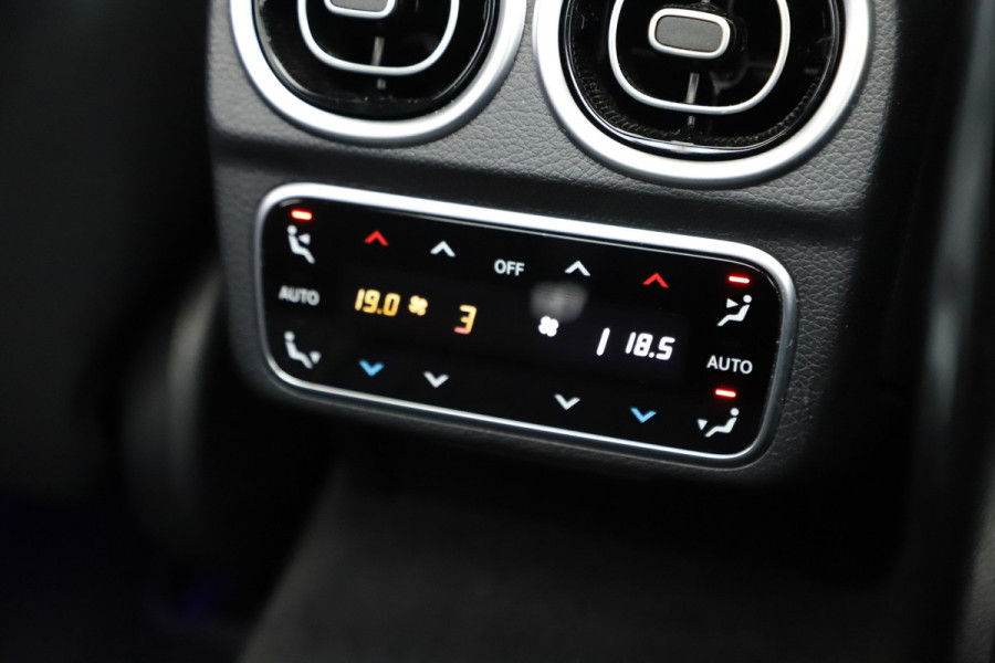 Mercedes-Benz C-Klasse 300e AMG | 313PK | Head-up | Keyless-go | Pano | Digital-light | Sfeerverlichting | Standkachel | Leder | 2022.