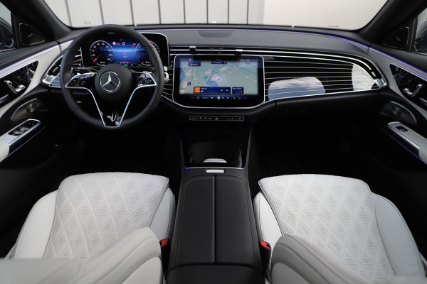 Mercedes-Benz E-Klasse 300e Exclusive line | 313PK | Massage | Luchtvering | Achterasbesturing | Burmester 4D | Leder exclusief | Digital-light | Distr