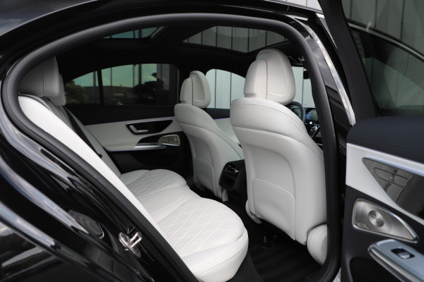 Mercedes-Benz E-Klasse 300e Exclusive line | 313PK | Massage | Luchtvering | Achterasbesturing | Burmester 4D | Leder exclusief | Digital-light | Distr
