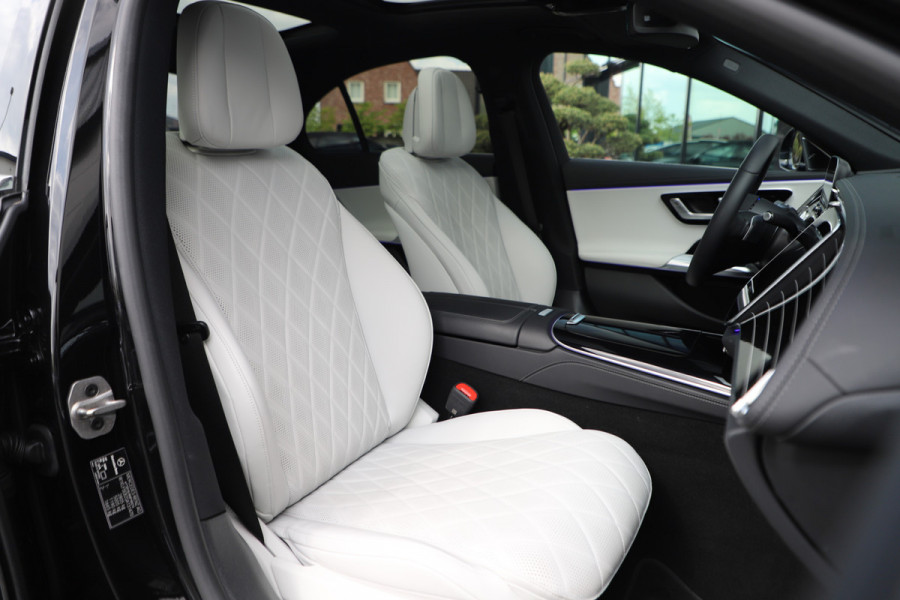 Mercedes-Benz E-Klasse 300e Exclusive line | 313PK | Massage | Luchtvering | Achterasbesturing | Burmester 4D | Leder exclusief | Digital-light | Distr