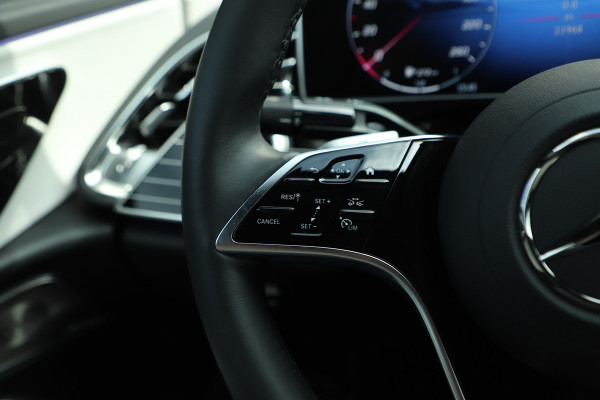 Mercedes-Benz E-Klasse 300e Exclusive line | 313PK | Massage | Luchtvering | Achterasbesturing | Burmester 4D | Leder exclusief | Digital-light | Distr