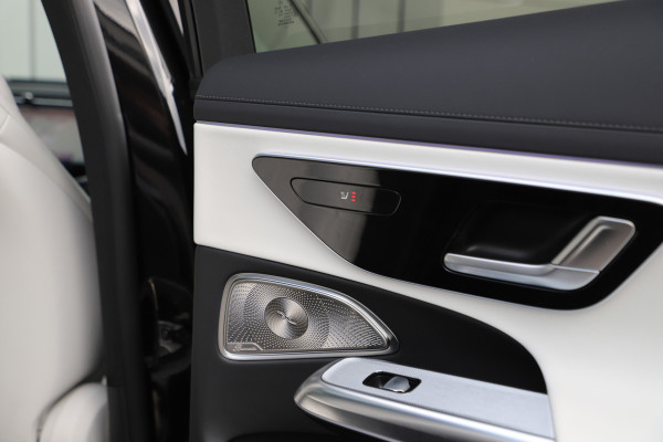 Mercedes-Benz E-Klasse 300e Exclusive line | 313PK | Massage | Luchtvering | Achterasbesturing | Burmester 4D | Leder exclusief | Digital-light | Distr
