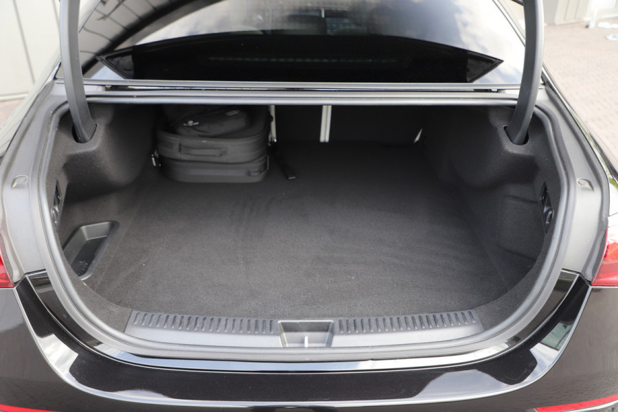 Mercedes-Benz E-Klasse 300e Exclusive line | 313PK | Massage | Luchtvering | Achterasbesturing | Burmester 4D | Leder exclusief | Digital-light | Distr