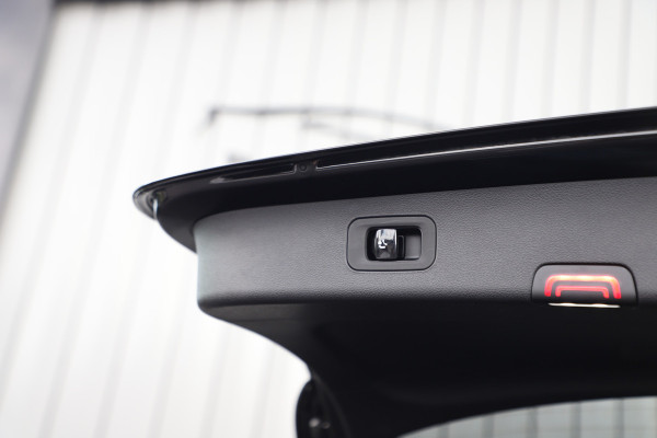 Mercedes-Benz E-Klasse Estate AMG 53 4MATIC+ | 585PK | Hyperscreen | Burmester 4D | Keyless-go | Distronic+ | Sfeerverlichting | Stuurwielverw. | 2025.