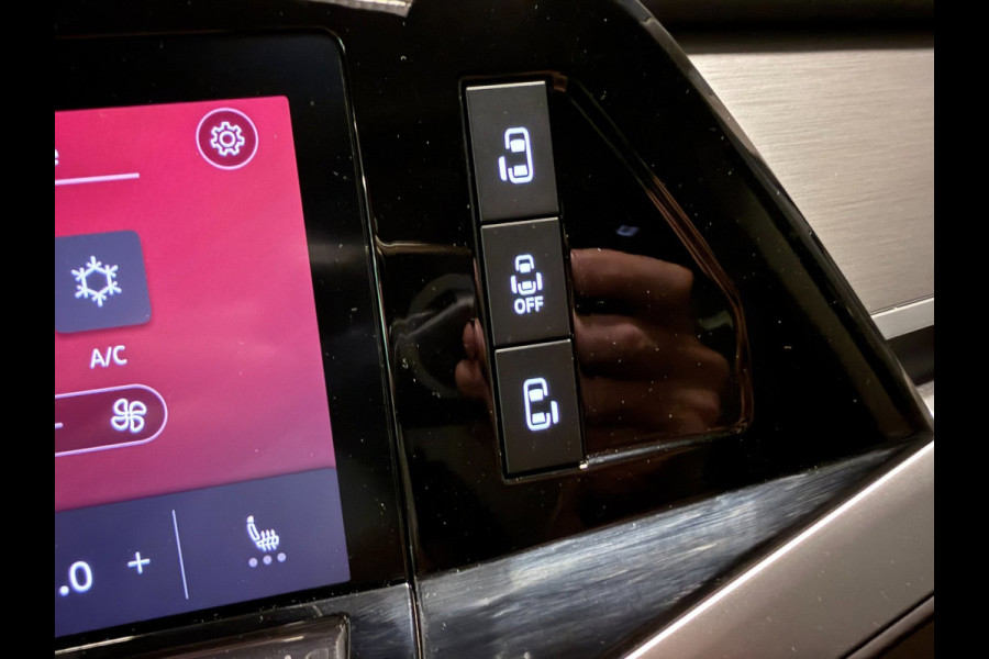 Volkswagen Multivan 1.4 eHybrid Energetic 7P PANO/NAVI/H-UP/V-COCKPIT/7X STOELVERW/CAM/H-LEDER/SFEERVERL/STUURVERW///