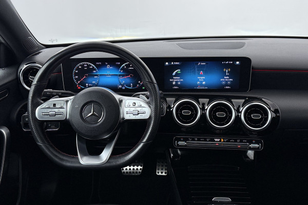 Mercedes-Benz A-Klasse 180 Business Solution AMG (PANORAMADAK, STOELVERWARMING, PDC, CAMERA, NAVIGATIE)