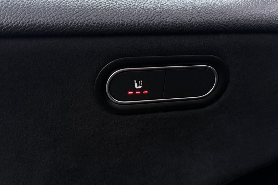 Mercedes-Benz A-Klasse 180 Business Solution AMG (PANORAMADAK, STOELVERWARMING, PDC, CAMERA, NAVIGATIE)