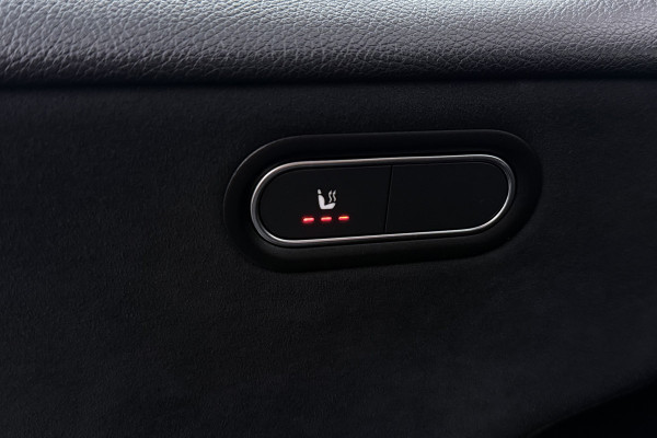 Mercedes-Benz A-Klasse 180 Business Solution AMG (PANORAMADAK, STOELVERWARMING, PDC, CAMERA, NAVIGATIE)