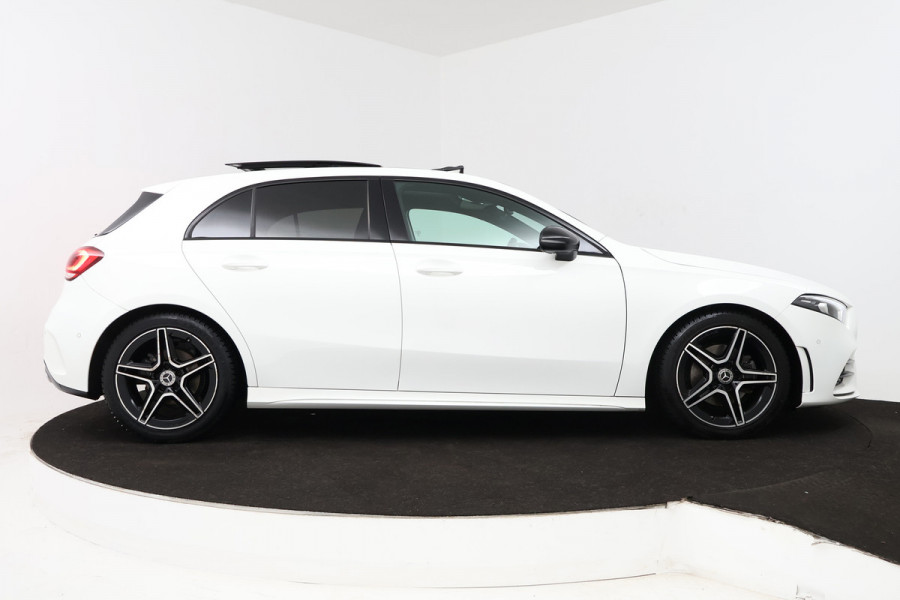 Mercedes-Benz A-Klasse 180 Business Solution AMG (PANORAMADAK, STOELVERWARMING, PDC, CAMERA, NAVIGATIE)
