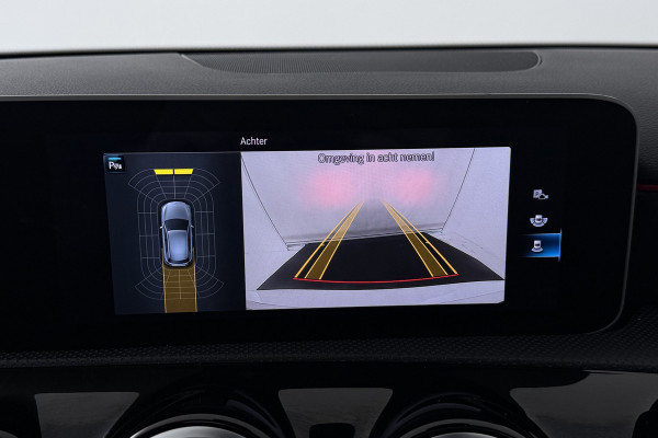 Mercedes-Benz A-Klasse 180 Business Solution AMG (PANORAMADAK, STOELVERWARMING, PDC, CAMERA, NAVIGATIE)