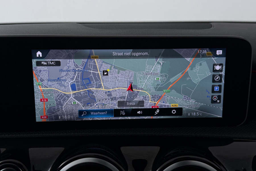 Mercedes-Benz A-Klasse 180 Business Solution AMG (PANORAMADAK, STOELVERWARMING, PDC, CAMERA, NAVIGATIE)