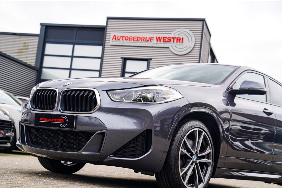BMW X2 XDrive20i High Executive | Stoelverwarming | Panorama | Head Up Display | M Sport onderstel | M Sport pakket