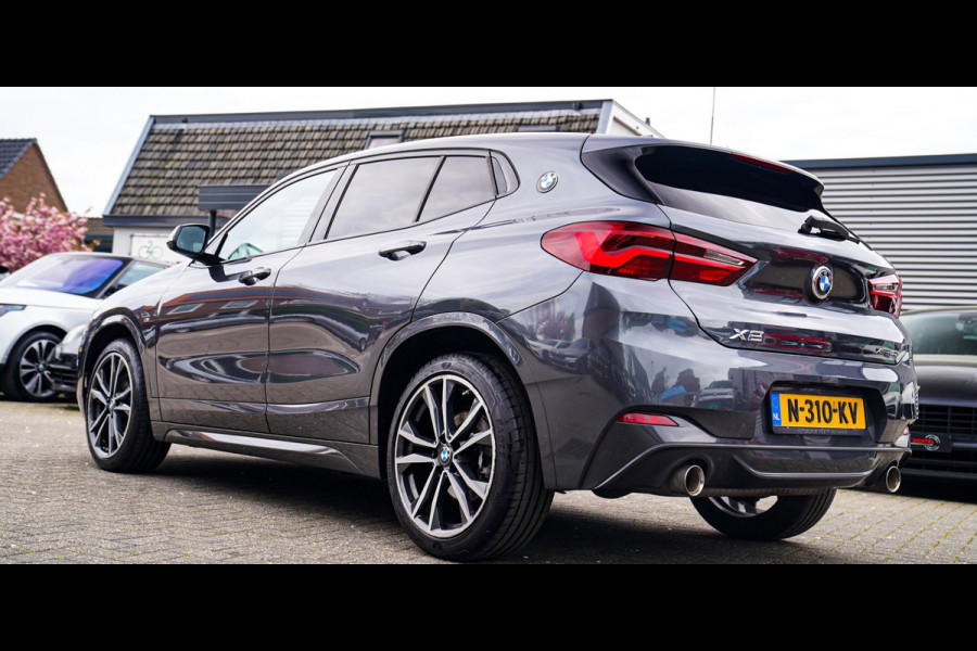 BMW X2 XDrive20i High Executive | Stoelverwarming | Panorama | Head Up Display | M Sport onderstel | M Sport pakket