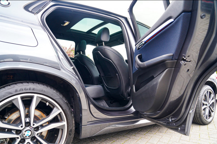 BMW X2 XDrive20i High Executive | Stoelverwarming | Panorama | Head Up Display | M Sport onderstel | M Sport pakket