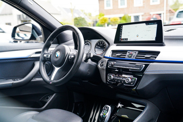 BMW X2 XDrive20i High Executive | Stoelverwarming | Panorama | Head Up Display | M Sport onderstel | M Sport pakket