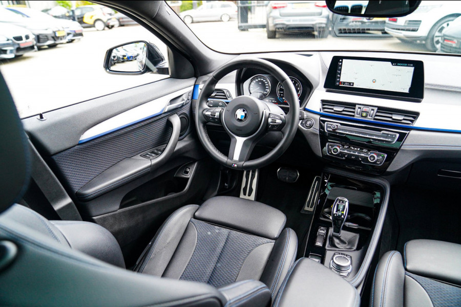 BMW X2 XDrive20i High Executive | Stoelverwarming | Panorama | Head Up Display | M Sport onderstel | M Sport pakket