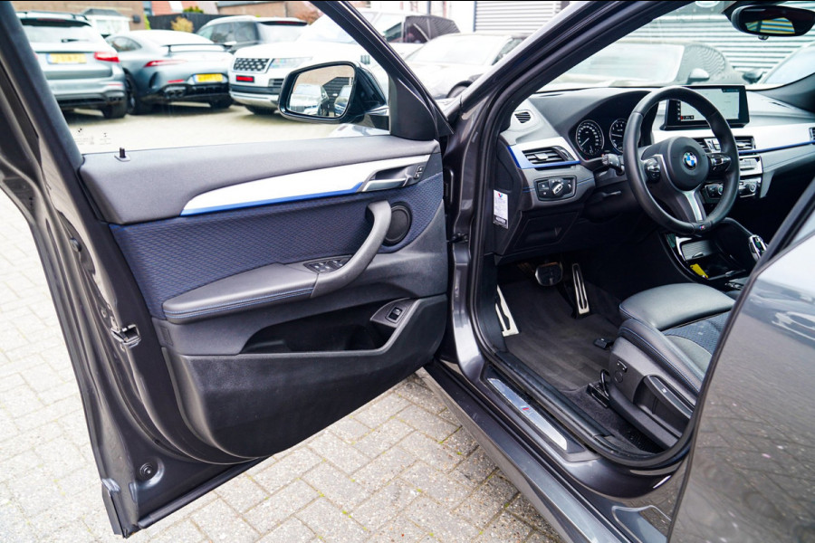 BMW X2 XDrive20i High Executive | Stoelverwarming | Panorama | Head Up Display | M Sport onderstel | M Sport pakket