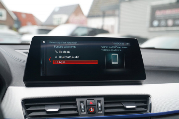 BMW X2 XDrive20i High Executive | Stoelverwarming | Panorama | Head Up Display | M Sport onderstel | M Sport pakket