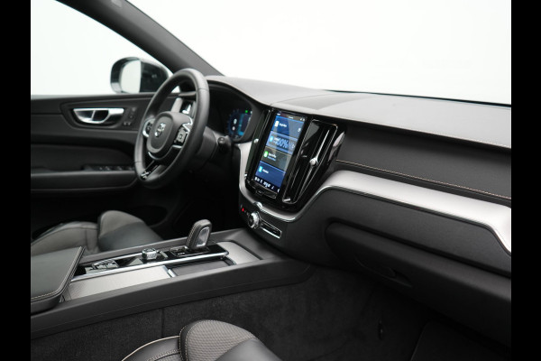 Volvo XC60 T8 AWD Plus Dark LONG RANGE PHEV 456pk Dealer O.H | Panodak | 360 Camera | Adaptive Cruise | Head Up | Adaptieve Full LED Koplampen |  Sportstoelen Memory & Verwarmd | Google Assistant | Apple Carplay | Keyless | Navigatie | Virtual | DAB |  Plug In Hybrid |