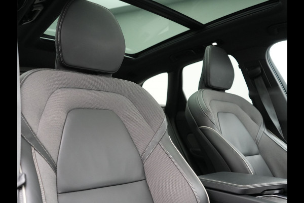 Volvo XC60 T8 AWD Plus Dark LONG RANGE PHEV 456pk Dealer O.H | Panodak | 360 Camera | Adaptive Cruise | Head Up | Adaptieve Full LED Koplampen |  Sportstoelen Memory & Verwarmd | Google Assistant | Apple Carplay | Keyless | Navigatie | Virtual | DAB |  Plug In Hybrid |