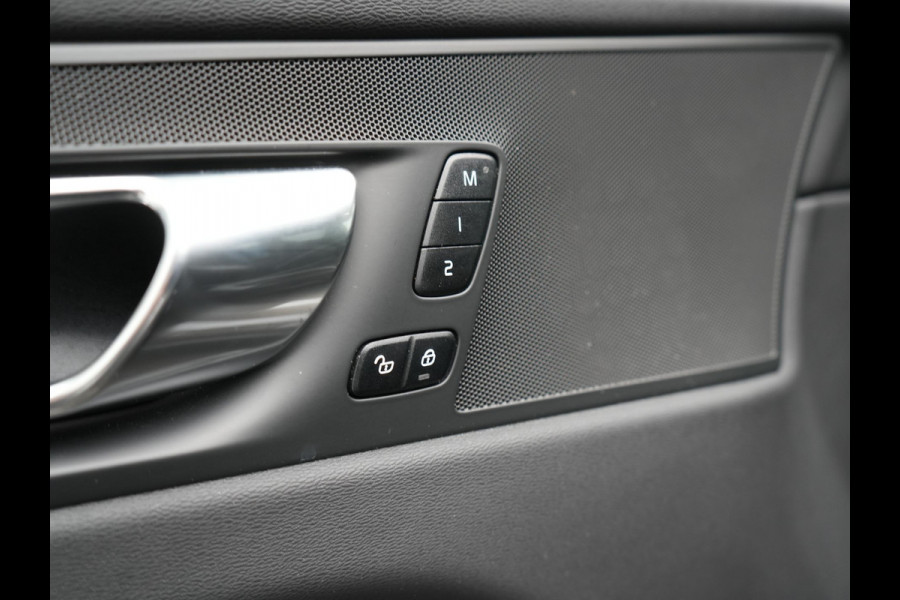 Volvo XC60 T8 AWD Plus Dark LONG RANGE PHEV 456pk Dealer O.H | Panodak | 360 Camera | Adaptive Cruise | Head Up | Adaptieve Full LED Koplampen |  Sportstoelen Memory & Verwarmd | Google Assistant | Apple Carplay | Keyless | Navigatie | Virtual | DAB |  Plug In Hybrid |